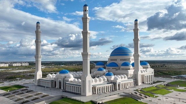turkistanin-en-buyuk-camisinin-adi-degisti-yeni-adi-nursultan-camii