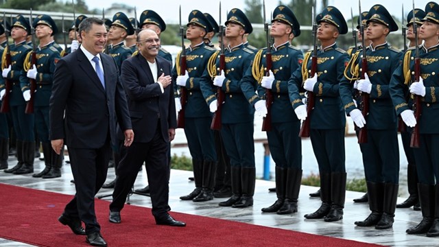 kirgizistan-ve-pakistan-liderleri-isik-kolde-bir-araya-geldi