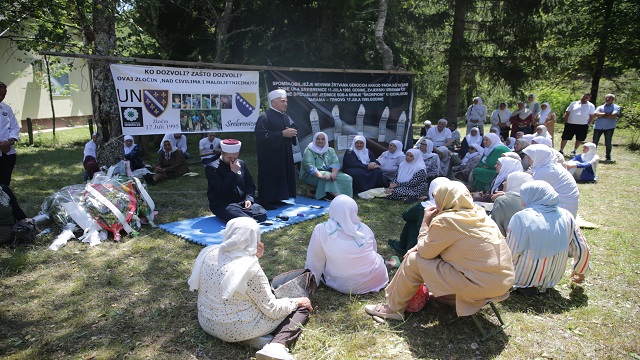 bosna-hersekteki-savasta-kursuna-dizilen-6-srebrenitsali-genc-olumlerinin-31i