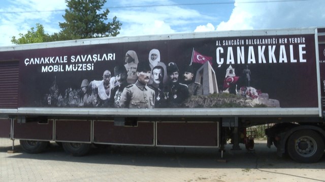 canakkale-savaslari-mobil-muzesi-kosova-da-soydaslarla-bulustu