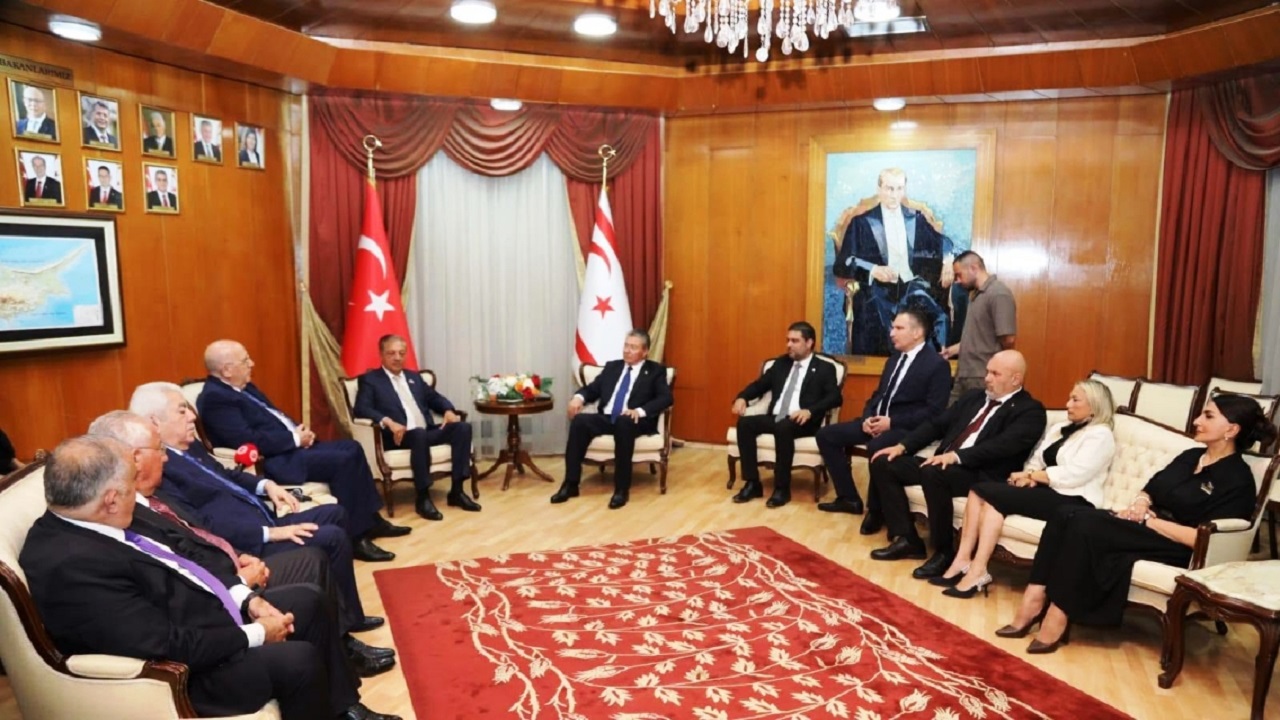 kibris-baris-harekatinin-yil-donumunde-azerbaycandan-kktcye-anlamli-ziyaret