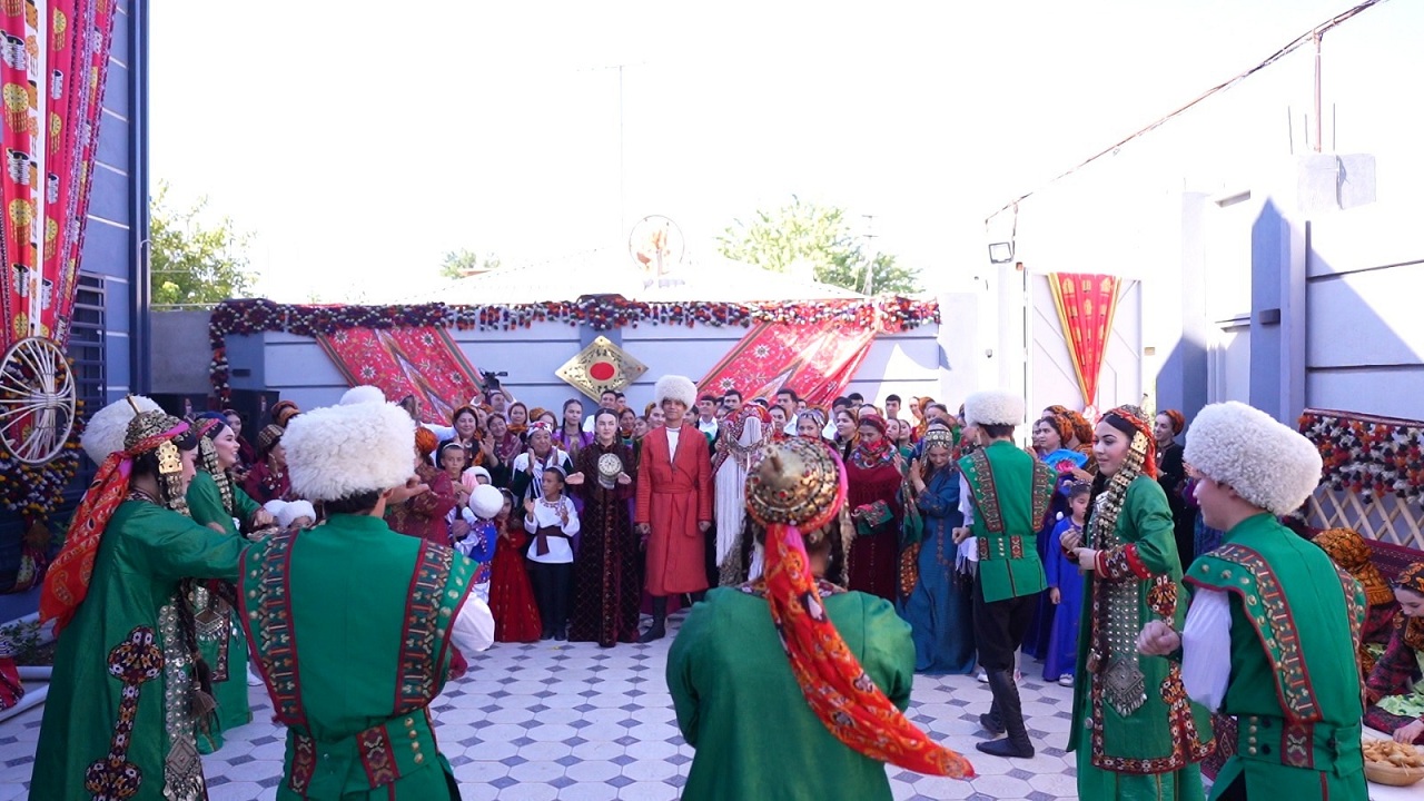 trt-avaz-turkmen-toy-dugun-rituellerini-ekran-ekran-tum-evlere-tasiyor