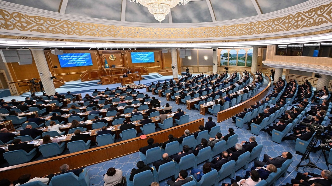 astanada-tarihi-gun-parlamento-yeni-doneme-basladi