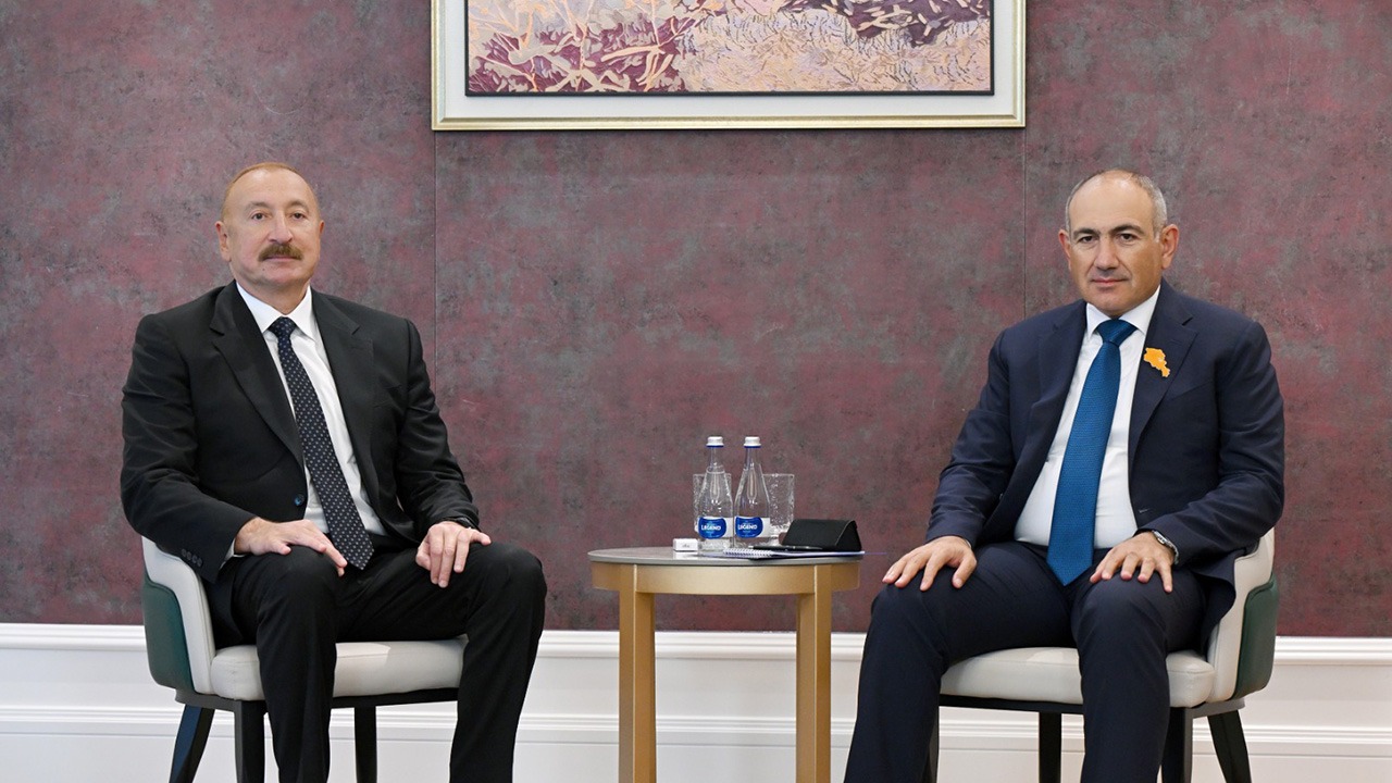 aliyev-ve-pasinyan-biskekte-gorustu