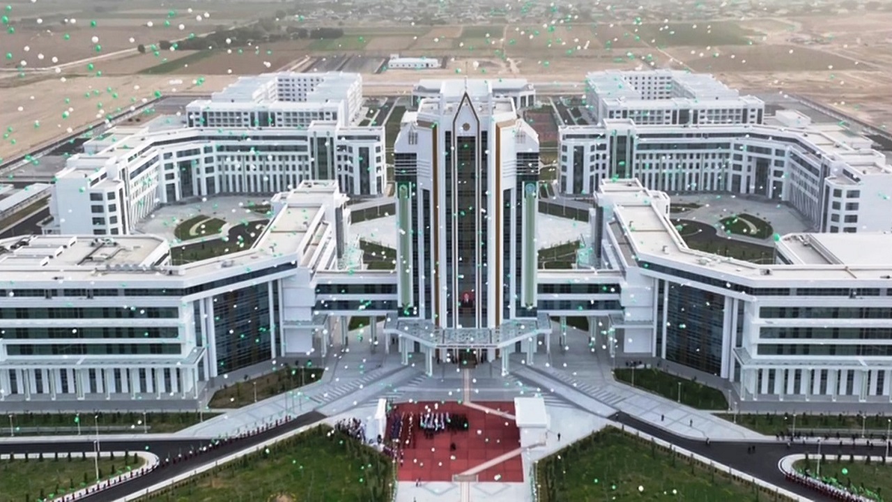 turkmenistan-cumhurbaskani-askabat-ve-turkmenabat-ta-modern-universite-kampusle