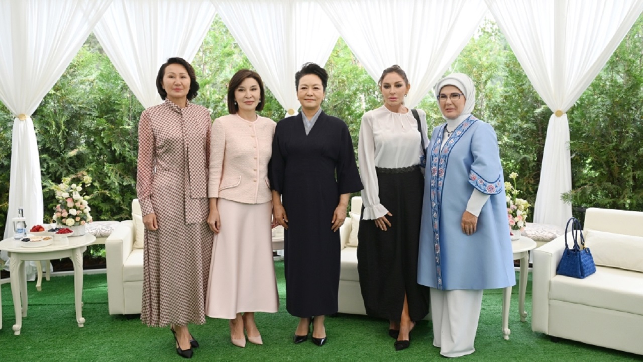 biskek-te-lider-esleri-ala-archa-devlet-konutu-nda-bir-araya-geldi