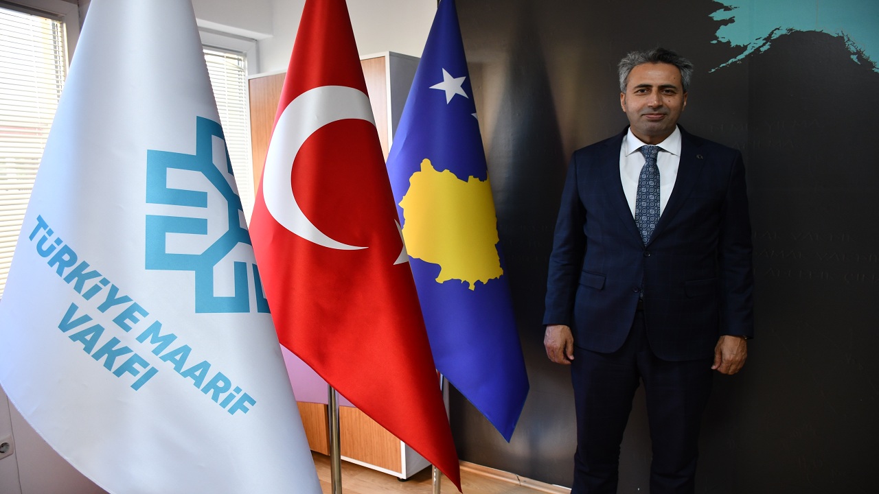 maarif-okullari-kosova-da-yapay-zek-yi-mufredata-alan-ilk-okul-oldu