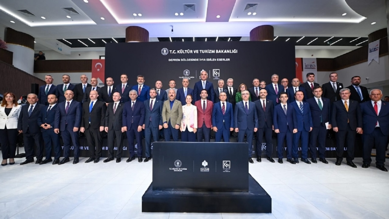 depremden-etkilenen-tum-illeri-tarihi-ve-kulturel-alanlariyla-birlikte-restore
