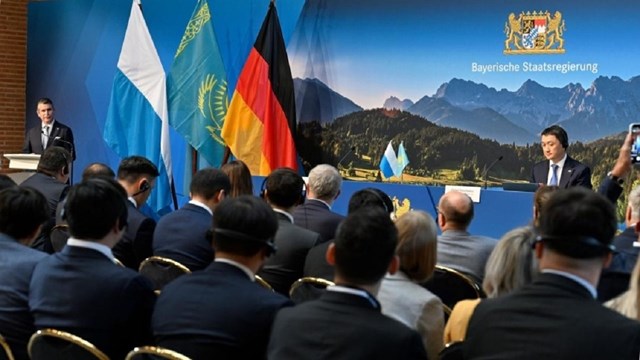 kazakistanin-ulastirma-yatirimlari-ve-orta-koridor-vizyonu-munihte-tanitildi