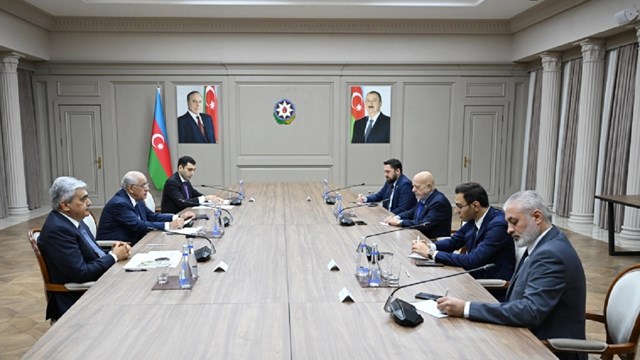 azerbaycan-basbakani-suriye-ekonomi-ve-sanayi-bakanini-kabul-etti