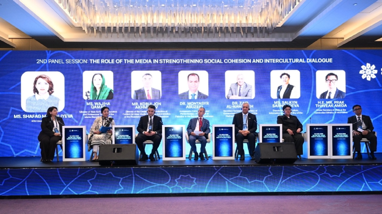 baku-de-kutuplasmis-dunyada-guven-insa-etme-temali-uluslararasi-medya-forumu-d