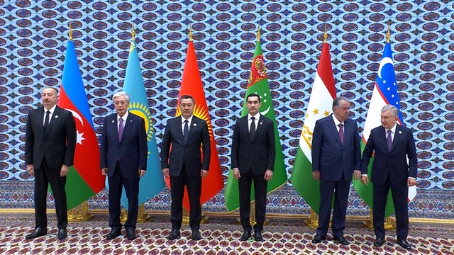 avaza-da-alti-lider-bolgesel-isbirligini-gorustu