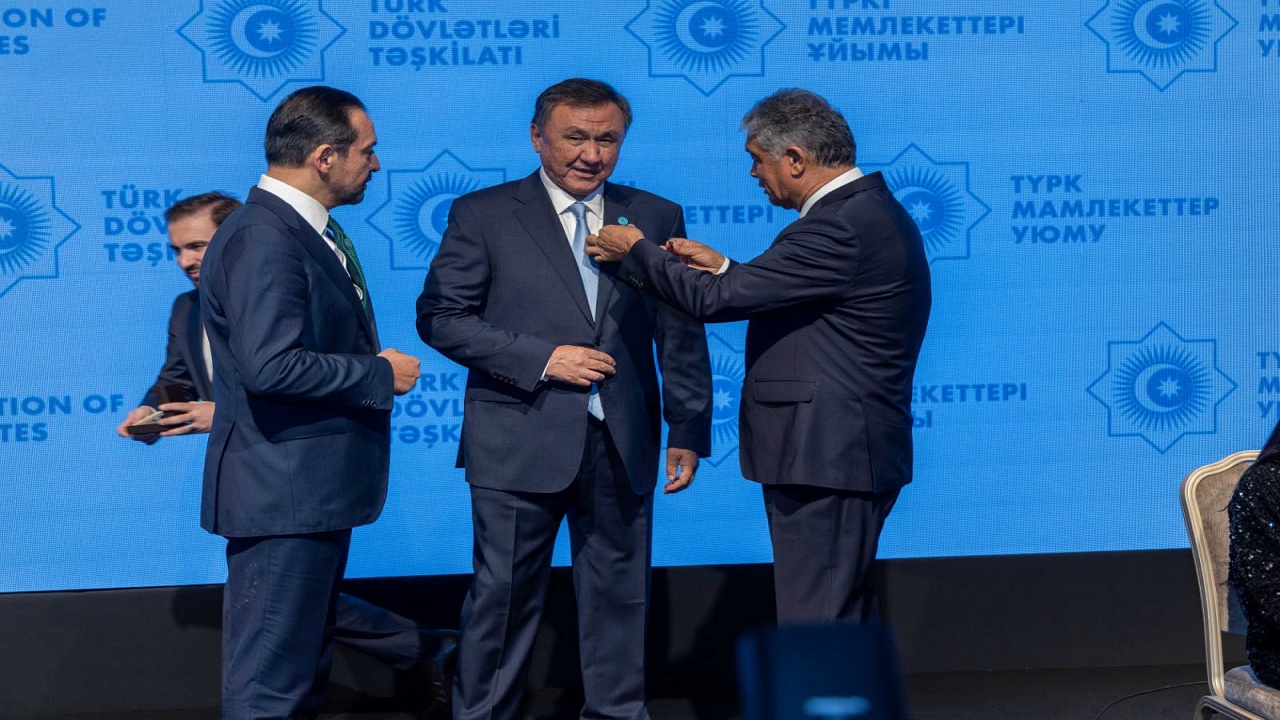 turksoy-dan-tdt-genel-sekreteri-omuraliyev-e-onur-nisani