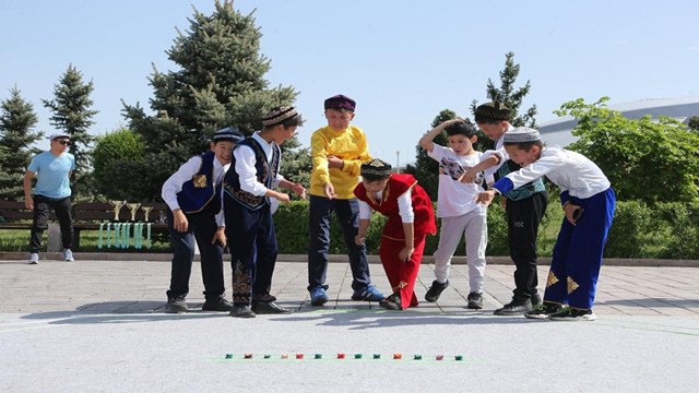 kazakistan-da-geleneksel-oyun-okullarda-ders-olarak-ogretiliyor