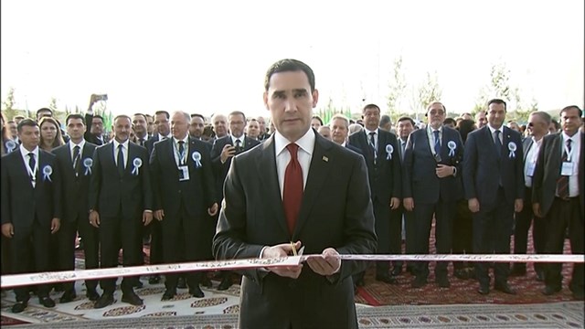askabat-ta-uc-yeni-tip-merkezi-hizmete-acildi