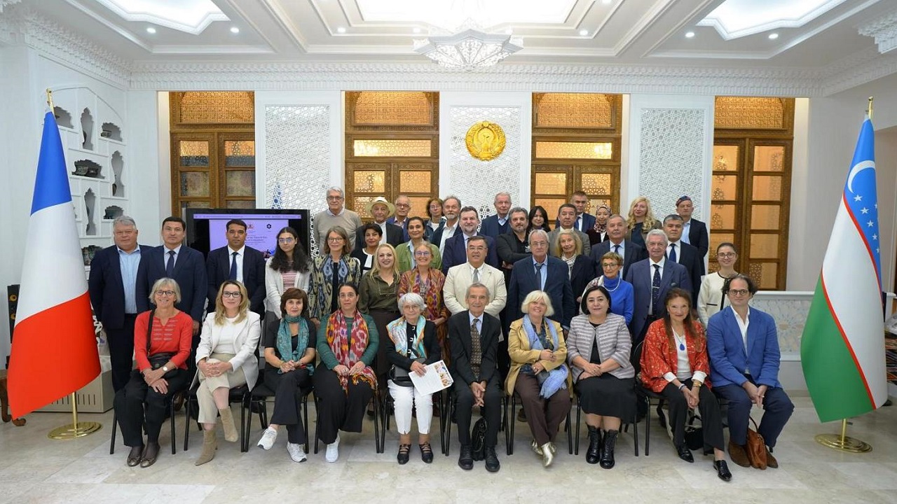 paris-te-emir-timur-anisina-uluslararasi-bilimsel-konferans