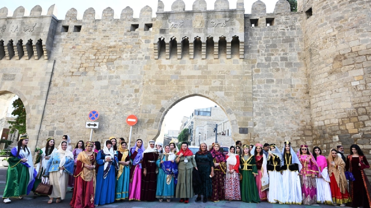 kelagayi-mirasi-baku-sokaklarinda-yasatildi-kadim-gelenege-modern-dokunus