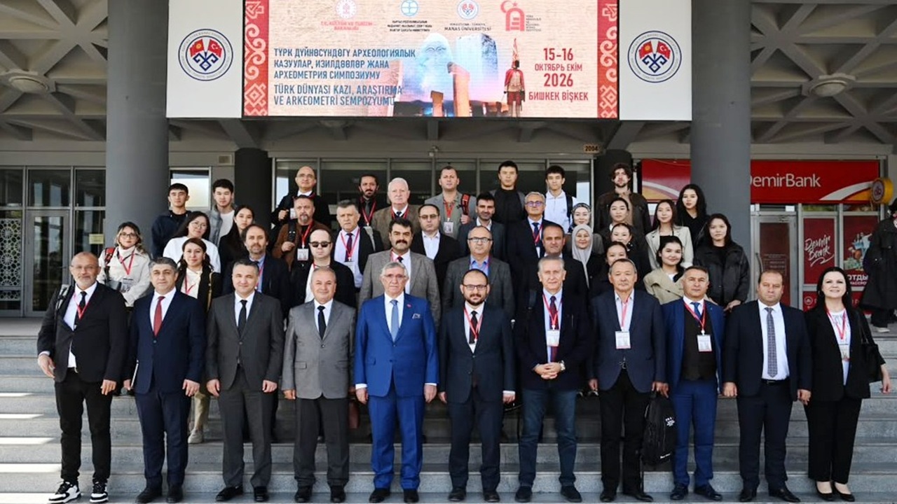 turk-dunyasinin-arkeolojik-mirasi-biskek-te-masaya-yatirildi