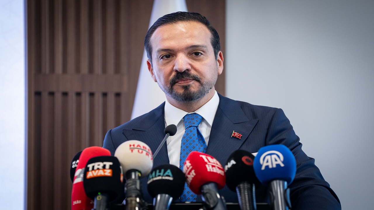 kursad-zorludan-turk-dunyasina-uygun-ozbek-alfabesinin-yururluge-girmesine-ilis