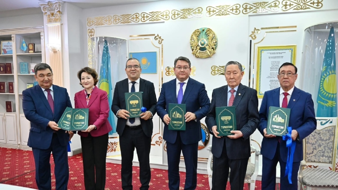 astana-da-turk-dunyasina-anitsal-eser