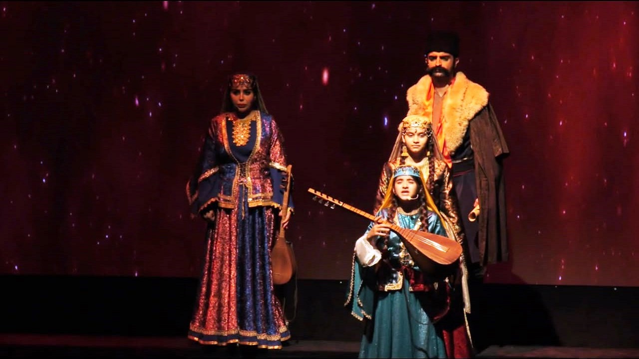 koroglu-destani-azerbaycan-turkcesiyle-tahran-da-yankilandi