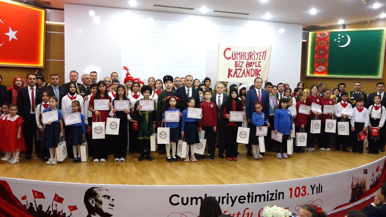 cumhuriyet-bayrami-askabat-ta-kutlandi