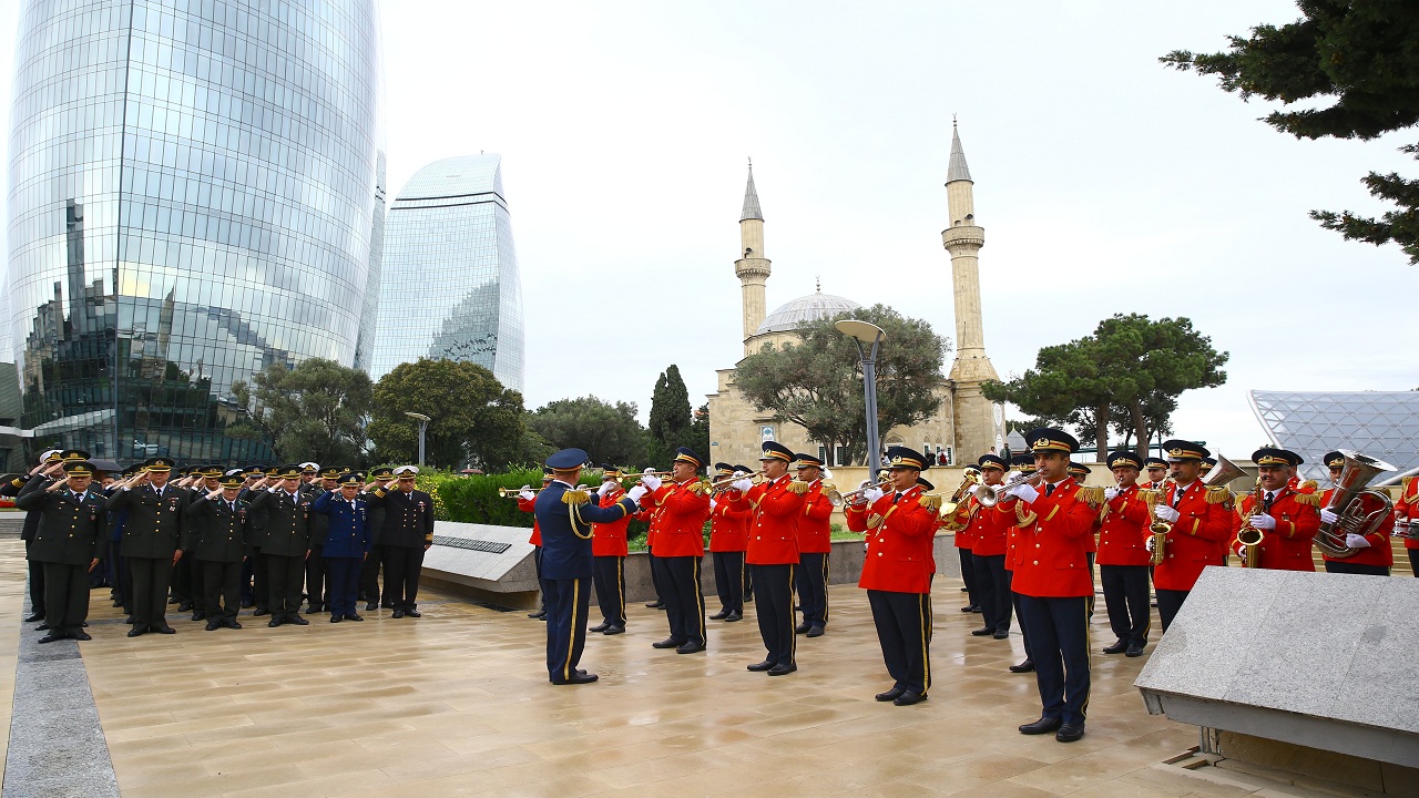 baku-de-cumhuriyet-in-103-uncu-yili-kutlandi