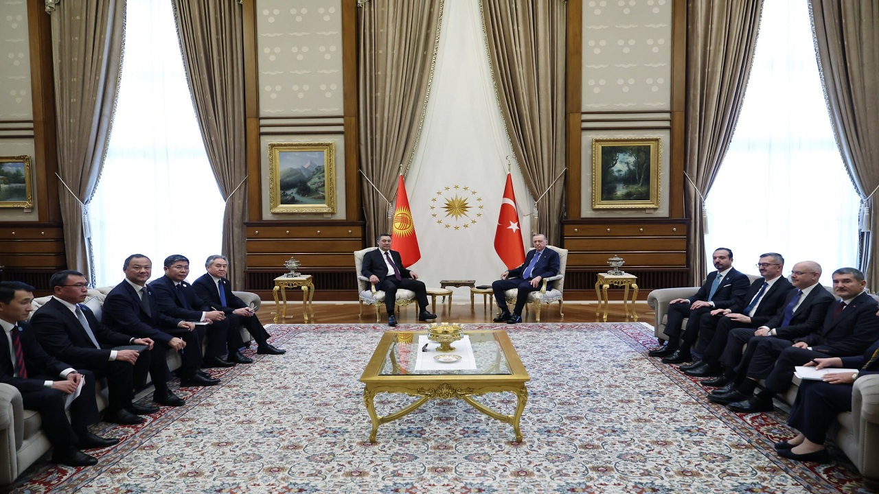 erdogan-kirgizistan-cumhurbaskani-caparov-ile-gorustu