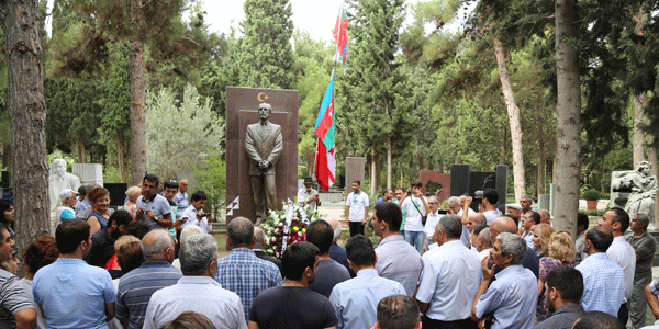 azerbaycan-39-in-ilk-cumhurbaskani-elcibey-olumunun-14-yilinda-anildi