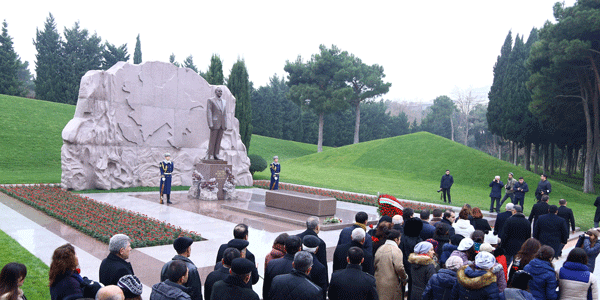 azerbaycan-39-in-milli-lideri-olumunun-11-yilinda-torenlerle-aniliyor