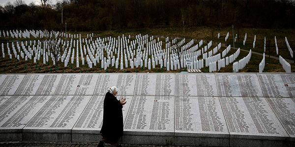 srebrenitsa-tarihe-kara-bir-leke-olarak-gecti