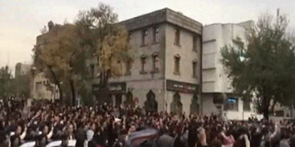 iran-39-da-turklere-hakaret-halki-sokaga-doktu